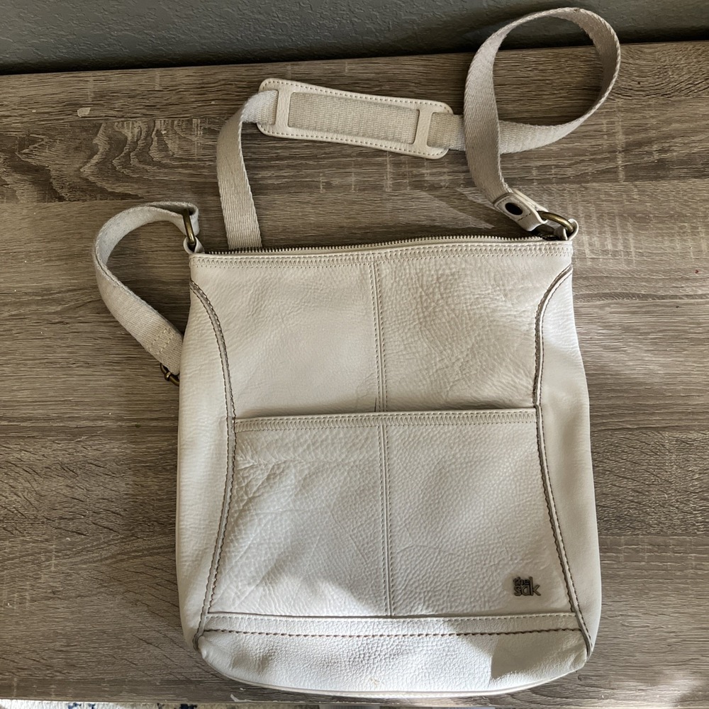 The Sak Crossbody Bag Womens Medium Light Gray Leather Silver Logo Lucia